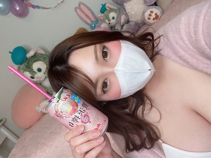 チュウハイ３本💕  楽しい楽しい誕生日になりました❤ コメントも沢山流れちゃって 全部のコメントにお返事出来なかったけど楽しい時間になりましたあ ありがとう🥺幸せでした❤ 夢も語っちゃって ちょっと思い返すと恥ずかしい<a href="/tag/fantia"class="tags"><span>#fantia</span></a><a href="/tag/%E3%83%95%E3%82%A1%E3%83%B3%E3%83%86%E3%82%A3%E3%82%A2"class="tags"><span>#ファンティア</span></a>