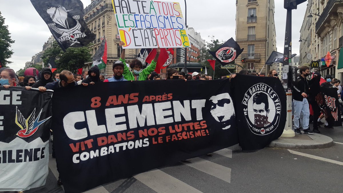 [DIRECT] 
Manifestation en hommage à Clément Méric, tué il y a 8 ans par des militants d’extrême-droite. Des centaines de soutiens présents pour honorer la mémoire du jeune militant antifasciste.

#ClementMeric 
#extremedroite 
#justicepourclement