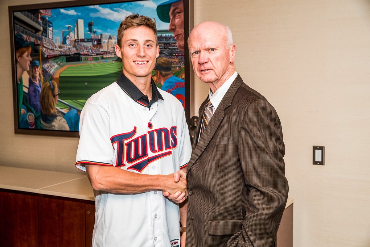TwinsPics's tweet photo. Welcome to The Show, Griffin. #MNTwins https://t.co/lNio2RsofH
