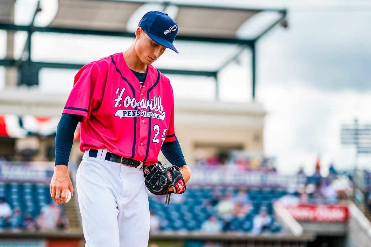 TwinsPics's tweet photo. Welcome to The Show, Griffin. #MNTwins https://t.co/lNio2RsofH