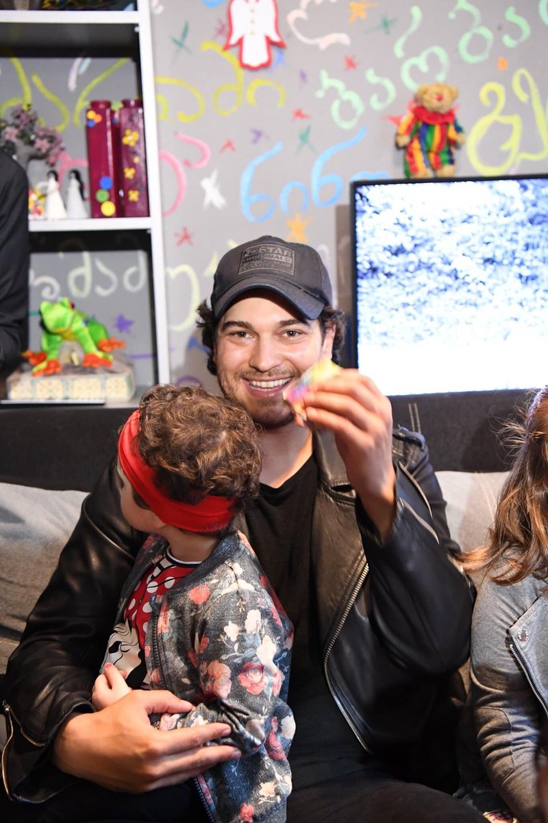 cagatayyfanclub's tweet photo. Çağatay Ulusoy 

📍 Berry Andrews Vakfı / Tiflis,Gürcistan •10.05.19 https://t.co/KDdQ8mIrkz