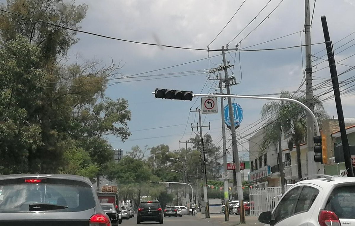 Trafico_ZMG's tweet photo. Reportan falla se semáforos al cruce de avenida Mariano Otero y Galileo Galilei, así como en Mariano Otero y Jesús Sánchez Carrillo.
Extremen precauciones.
Atención @AgenciaAMIM https://t.co/YqHfHwj4DI