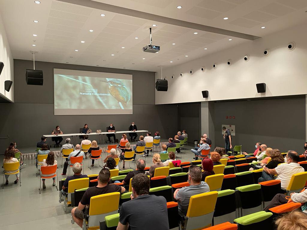 Presentació del llibre "Natura colomenca"  un projecte a càrrec de <a href="/santacoimagenes/">Sergio Más Navarro</a> <a href="/Carrion_T/">Tomás Carrión</a> i José Maria Garcia “Tapi” i 20 fotògrafs i fotògrafes de #santacoloma. Una obra impactant que posa al nostre abast el valor ecològic de la nostra ciutat #DiaMundialDelMedioAmbiente