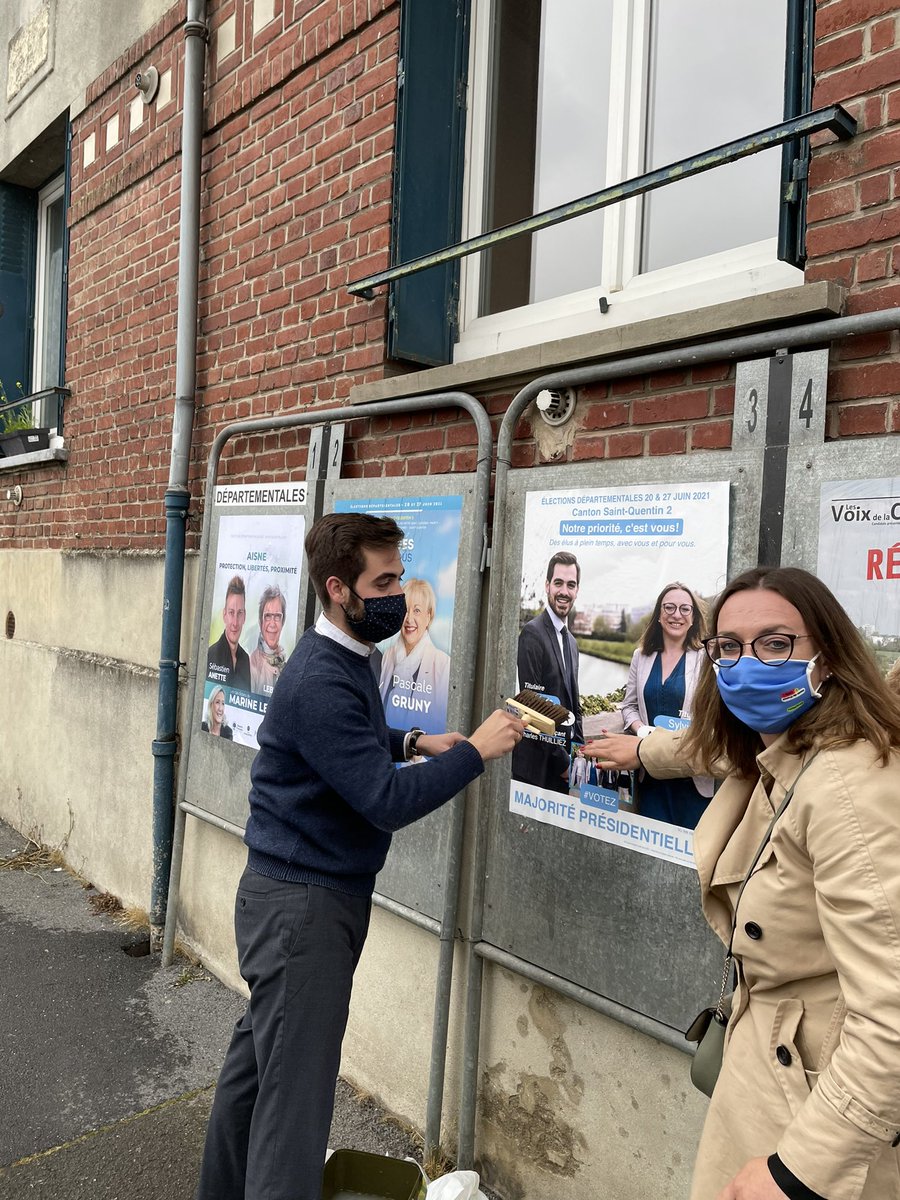 Amblot_Baptista's tweet photo. 🚗 #tournéecollage - Un samedi après-midi à sillonner le canton #SaintQuentin2 à la rencontre des habitants et au collage de nos affiches officielles! 💪🏼😁
#premièrecampagne https://t.co/YOzatowqeG