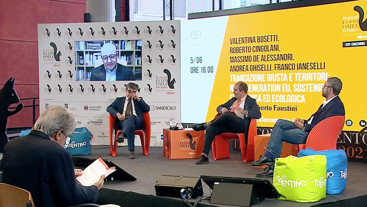 Ministro #Cingolani: scontri ideologici ostacolano la transizione. Serve buon senso, esiste l'ecologia dell'ambiente ma anche l'ecologia delle persone, che non si può ignorare
Segui la diretta: fb.watch/5XfhCgY_ue/
#festivaleconomia