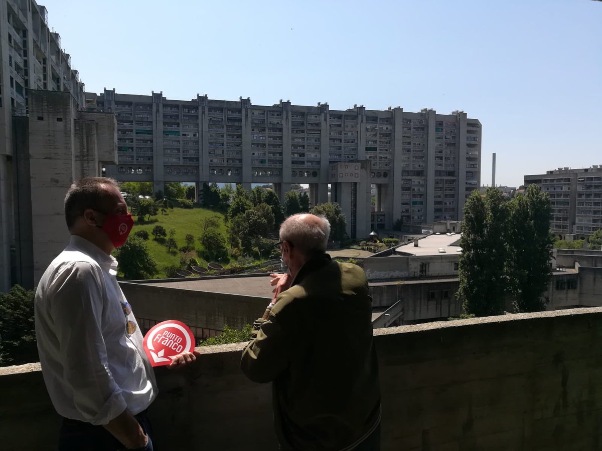 francescorusso's tweet photo. “Viene a prendere un caffè da me...?”. Grazie alla signora Rosa e al signor Roberto che ci hanno aperto casa loro raccontandoci la #Trieste che vorrebbero #Melara #oggibanchettiinpiazza #PuntoFranco https://t.co/DRcHfcddoU