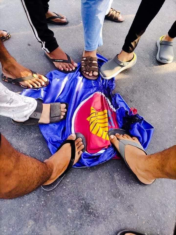 kyawmyolwin254's tweet photo. “ASEAN is not facilitating end of Myanmar crisis. ASEAN is facilitating the coup. “
😡😡😡If we burnt, you burn with us.😡😡😡
#RejectCoupRejectASEAN
#RejectJuntaRejectASEAN https://t.co/sh7l1ZXM0B