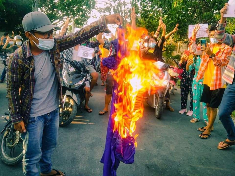 kyawmyolwin254's tweet photo. “ASEAN is not facilitating end of Myanmar crisis. ASEAN is facilitating the coup. “
😡😡😡If we burnt, you burn with us.😡😡😡
#RejectCoupRejectASEAN
#RejectJuntaRejectASEAN https://t.co/sh7l1ZXM0B
