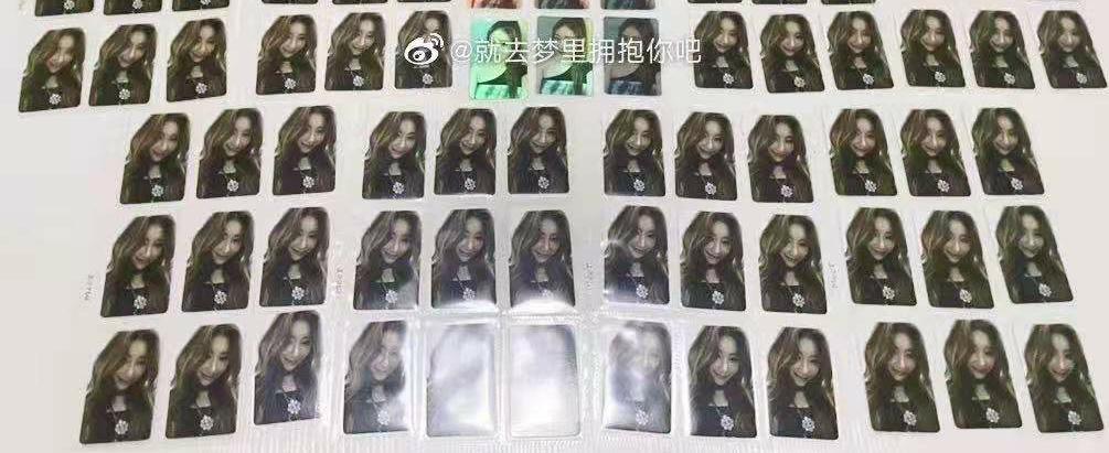 깜짝선물:NOT SHY때 위드팬 플랫폼 중국전속카드 11장,내일 커피숍 다른 물건과 함께 보내드릴 예정입니다.특전카드는 중국에서 보내온 정품카드입니다.
#채령
#ourmainchaeryeongday