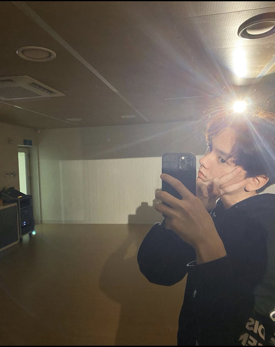 MomoLai13's tweet photo. inhyuk和junil 两个帅哥😽😽 https://t.co/2CGokttAWN