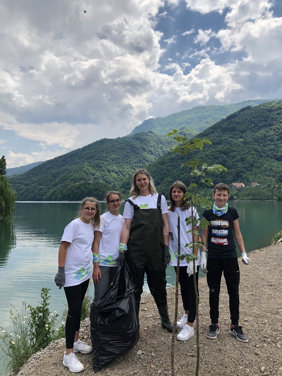 jostromquist's tweet photo. Second part marking #WorldEnvironmentDay w #GreenNetwork youth from Doboj &amp; Rama cleaning Jablanicko Lake &amp; planting 🌳. Happy to see engagement of #zelenamreza Together we can do a lot! #ClimateAction #StopPlasticPollution  @UNDPBiH ♻️🍀🌲@italyinbih https://t.co/6lhAPDCeDM