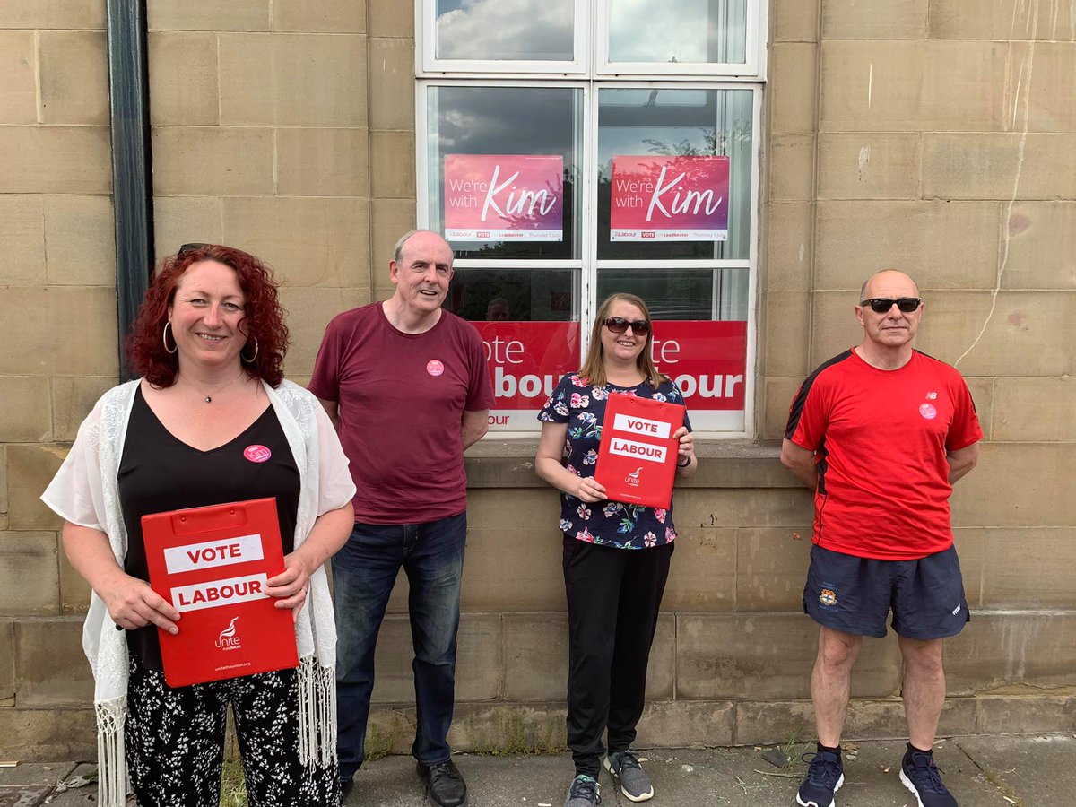 WidnesHalewooc's tweet photo. Halton's Cllr Laura Bevan, @CllrPhilHarris, @CllrAndreaWall &amp; @cllreddourley out campaigning for @kimleadbeater in the #BatleyAndSpenByelection today #labourdoorstep #BatleyAndSpen https://t.co/3FlOSqP9oG