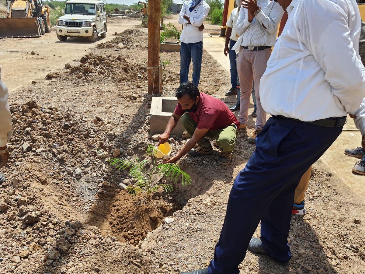 TCEConnect's tweet photo. “#Engineering a #Sustainable Tomorrow”

#TataConsultingEngineers (#TCE) celebrating #WorldEnvironmentDay at a project site in Kutch, Gujarat.

#TCEndeavour #TSM2021 #BeyondConservation #Sustainability https://t.co/zjhVZaxacC