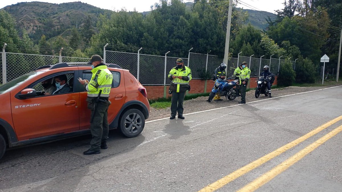 aldianoticiasco's tweet photo. La seccional de tránsito y transporte de la @PoliciaMTunja realiza instalación de los dispositivos y puestos de control y prevención con motivo de *PLAN EXODO* en los diferentes corredores viales durante el puente festivo de Corpus Christi. https://t.co/0XMp8d3hOc
