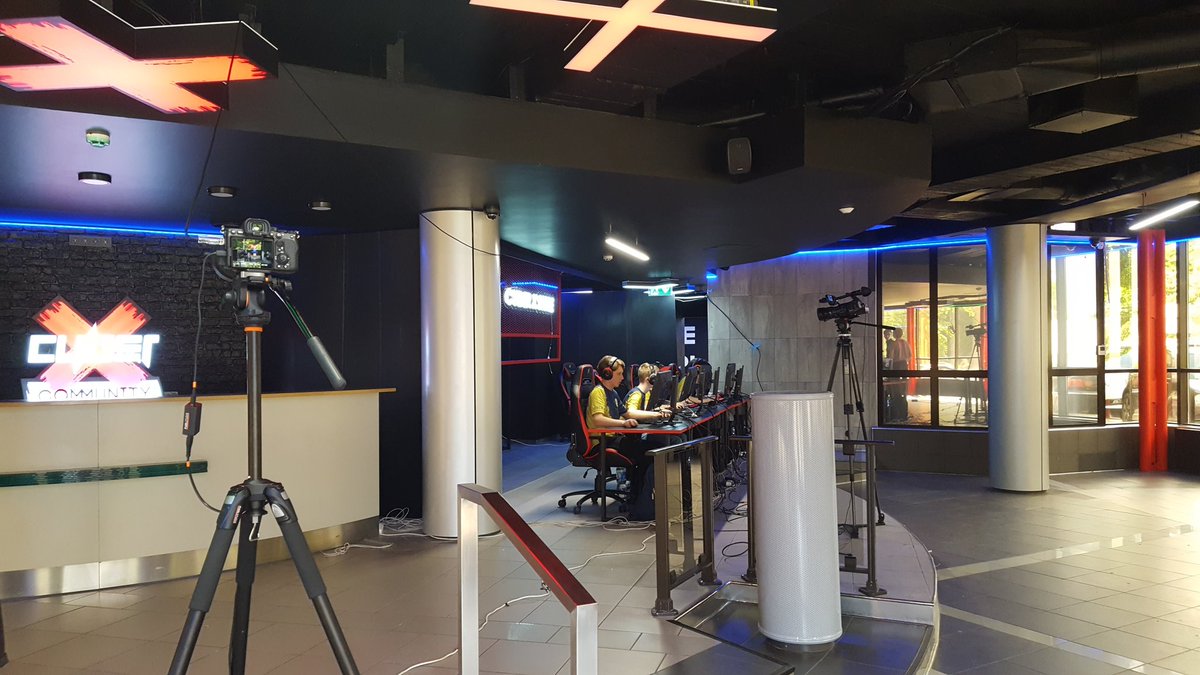 Excited to play in a lan environment once again! Topo centras "Amber clutch by OMEN" playing finals in about 10 minutes. Tune in at twitch.tv/esportsnamai.