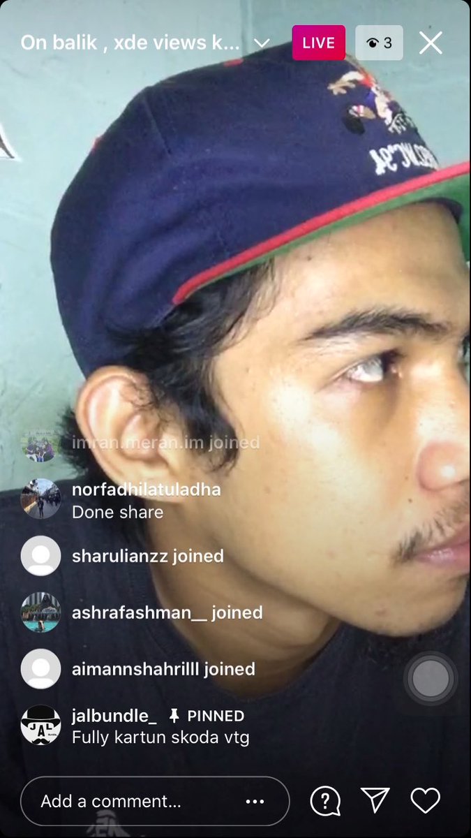 fadhilatul_adha's tweet photo. Everytime aku masuk live adik aku, mesti aku jadi sedih.Adik aku siang kerja pasar, malam jual baju bundle vintage ada jenama. Dulu dia jual kat bazaar tapi sejak pkp dia jual online je. Hari2 buat live, dalam sehari 2/3 kali tapi view 2-3 je. Please support my bro ig jalbundle_ https://t.co/UsYLod1ZgG