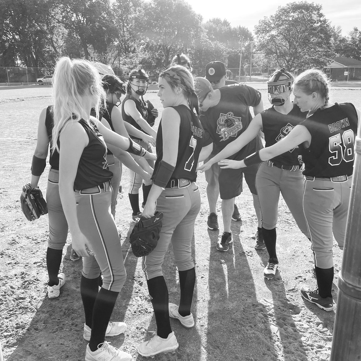 Thankful for the being tighter with this crew to start the day. <a href="/uctournaments/">Uncle Charlie's Tournaments</a> 🥎🚂💙🖤🤍 #choochoo #mudita #thisaintnohobby