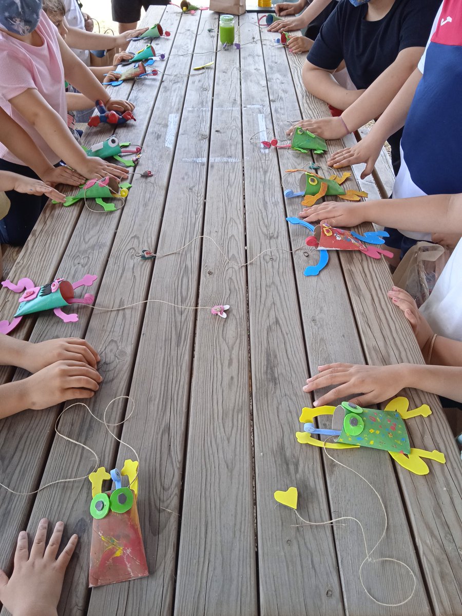 🦋¡𝓕𝓮𝓵𝓲𝔃 𝓓í𝓪 𝓜𝓾𝓷𝓭𝓲𝓪𝓵 𝓭𝓮𝓵 𝓜𝓮𝓭𝓲𝓸 𝓐𝓶𝓫𝓲𝓮𝓷𝓽𝓮!🌿
Hemos pasado una mañana de los más entretenida, con la suelta de un milano negro procedente del Centro de Recuperación Los Hornos y con el taller de educación ambiental en familia de ranas atrapamoscas🐸