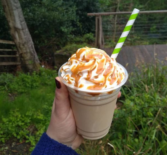 WoodlandCoffee's tweet photo. ππ@SunshinePizzaOv serving 12pm-4pm Sunday June 6th, here in @Ecclesallwoods.
βοΈβοΈPLUS: Try our Summer Specials Drinks Menu including lots of delicious #Milkshakes !
We Open: Tues-Sun / 10am-4pm.
#Takeaway & Limited Seating / Queue #2MetresApart.
@ParksSheffield #SheffEvents https://t.co/dvu60IPFj5
