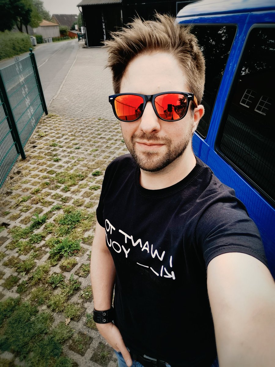 go_fck_myself's tweet photo. Dieser Tweet wird unterstützt durch Produktplatzierung @mamisimonemami #notdrowning https://t.co/N1pXyTRD1Q