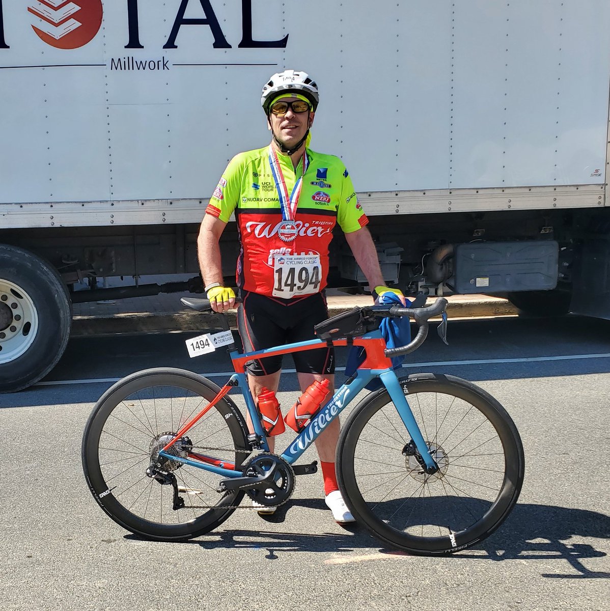 RodneyLWhitlock's tweet photo. 8 laps this morning at the #ArmedForcesChallengeRide. First hour was who I want to be. Second hour was who I am. Third hour was a running conversation with God about my cramping left quad. #Idothisforfun https://t.co/IYILZ3QnS6