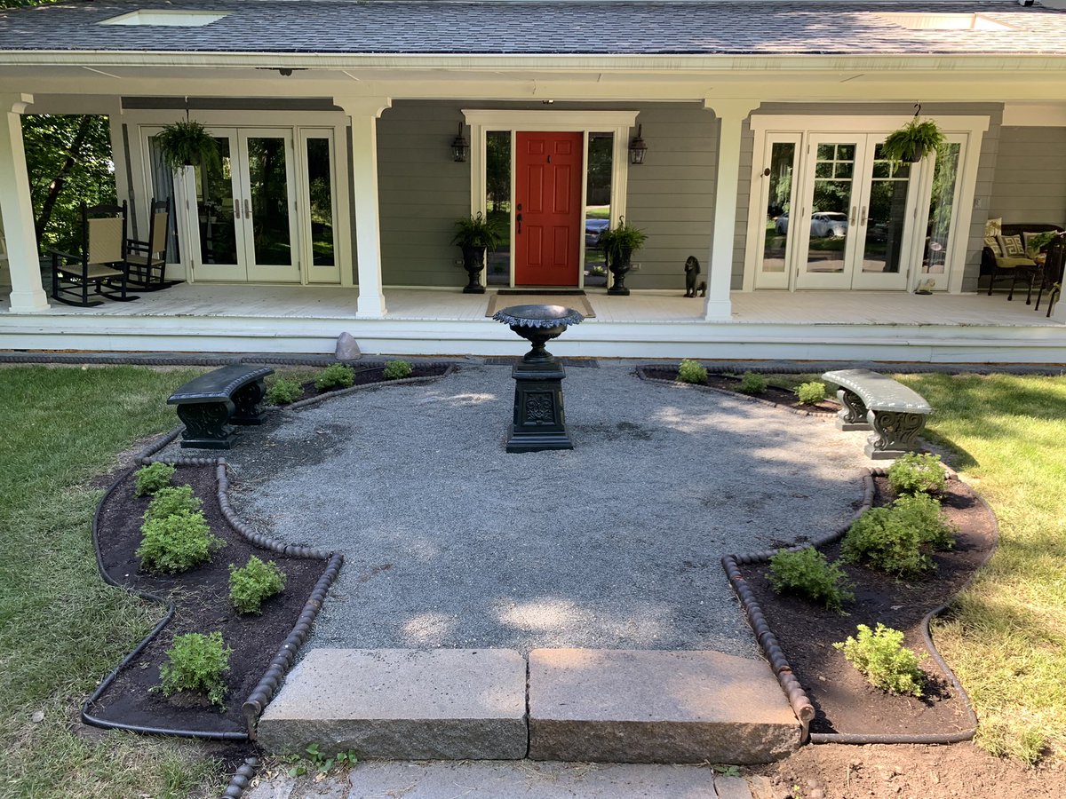 plant_daddymn's tweet image. My first client. First time laying plastic edging! Was exciting! #gardenedging #landscaping #plantdaddy #work #labor #potentilla #minnesota #minnesotalandscaping #mnlandscaping