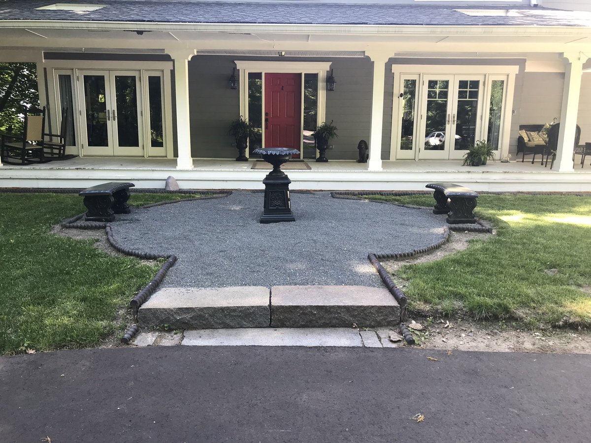 plant_daddymn's tweet image. My first client. First time laying plastic edging! Was exciting! #gardenedging #landscaping #plantdaddy #work #labor #potentilla #minnesota #minnesotalandscaping #mnlandscaping