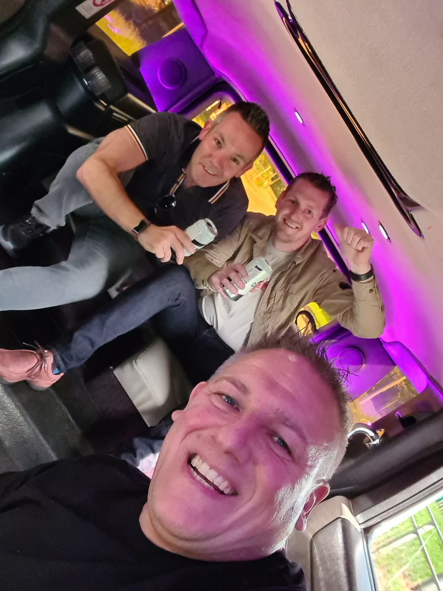 71tony_m's tweet photo. The limo has arrived to take us to ringside for the big fight @NathanHeaney 
#hitmanheaney #frankwarren #danieldubios #scfc #StokeCity https://t.co/7OHJBFmgAb
