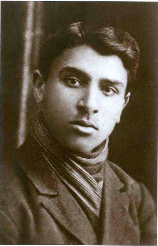 Azerbaycan____'s tweet photo. Mən bir yüksəlişin sevdasındayam
Siniflər döyüşü dünyasındayam.
İnsanı, zəhməti qiymətləndirən
Yaxşı adamların sırasındayam.

Mən gəncəm, bilirəm, istiqbalım var
Hələ bədr olmamış bir hilalım var,
Yelkənim açılır, qara yel, əsmə!
Mənim bu dəryada bir sandalım var.
#MikayılMüşfiq https://t.co/6BHZGlz5nB