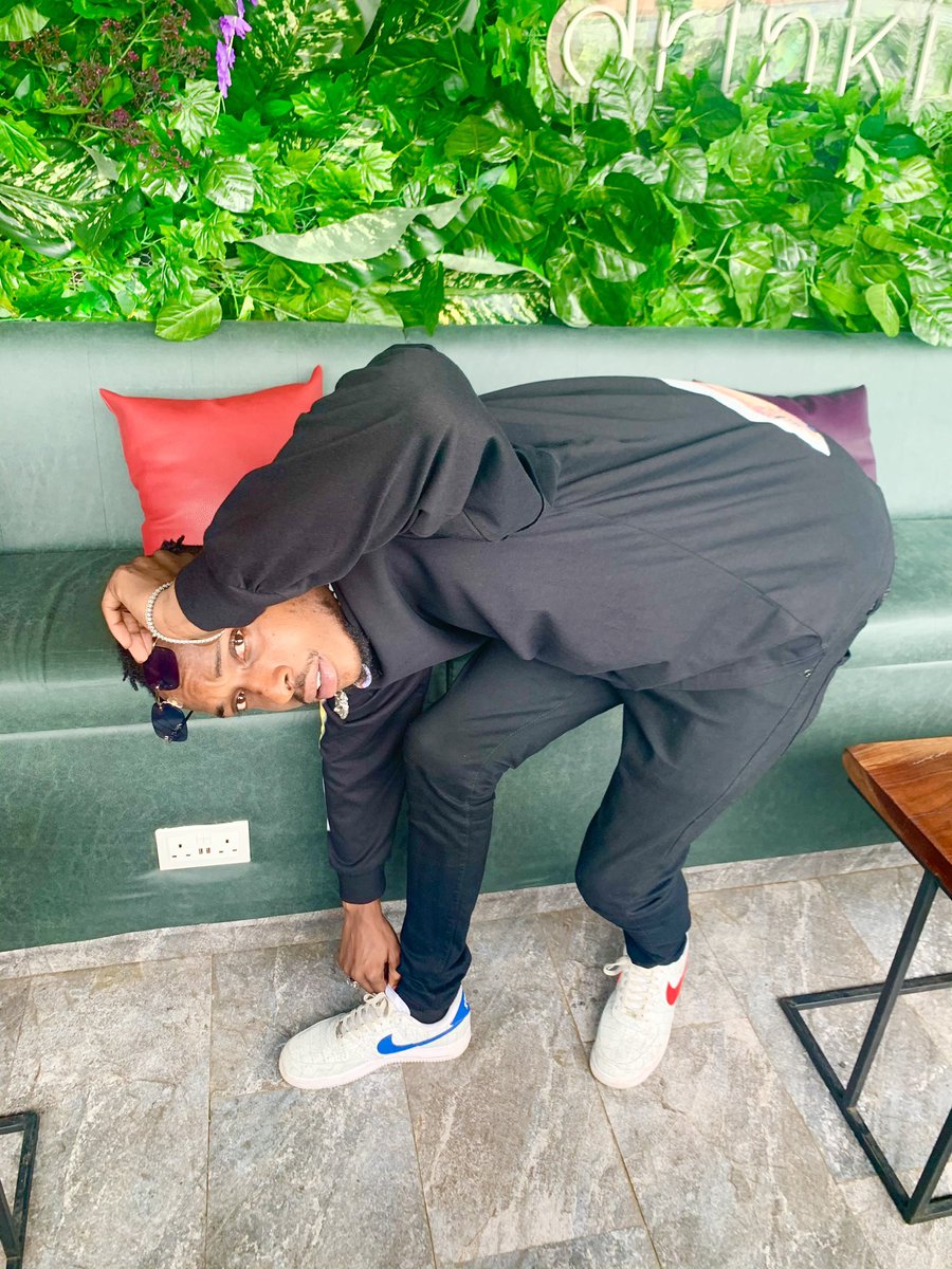 prezzy_krane's tweet photo. It’s been a week since my Ep ‘Only If You Knew’ dropped and the love has been Amazing for real I can’t explain. God bless each and every one of you streaming my shit and putting your friends on, you all are wonderful ❤️🚀🚀 #OnlyIfYouKnew https://t.co/Nzli2jnzqG