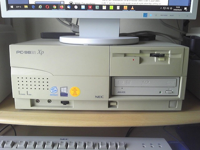 win88_xp's tweet photo. NEC PC-9821Xp/C8WとPC-8801mkII FRの改造記事をウェブサイトにて公開しています。「D.I.Yのピストル －異機種改造PCの製作といろいろ－」 https://t.co/v6yEujgSJQ 今時流行らない個人ホームページですがご覧くださると嬉しいです。 https://t.co/xCjE1Nr00z