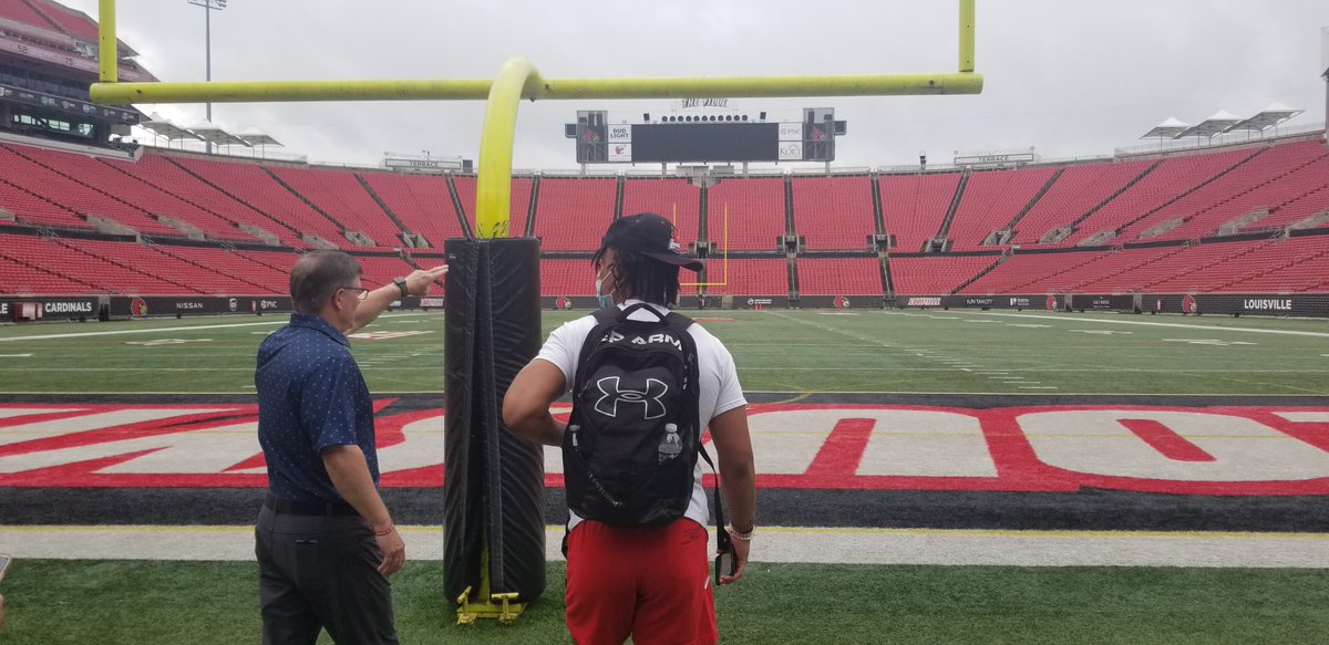 Big thanks to the UofL football coaching staff for an incredible on campus visit! First class coaching staff, first class facilities, first class visit! 
<a href="/GunterBrewer/">Gunter Brewer</a> @CoachSattUofL <a href="/CoachStingley/">Vijay Stingley</a> <a href="/pete_nochta13/">Pete Nochta</a>