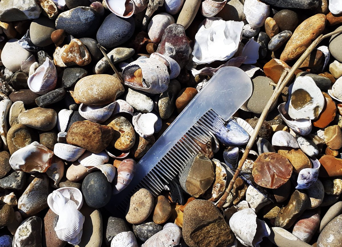 Phil_Sheppey_FM's tweet photo. T-Shirt weather &amp; not busy on the beach today just lovely.  1st find a nappy which was quickly dispatched to the bin &amp; then I combed the beach for the usual assortment of items. 
I treated myself to Ice cream as a reward #2minutebeachclean #seashepherduk https://t.co/pAxcKUbGWL https://t.co/jtQoeAIb6Q