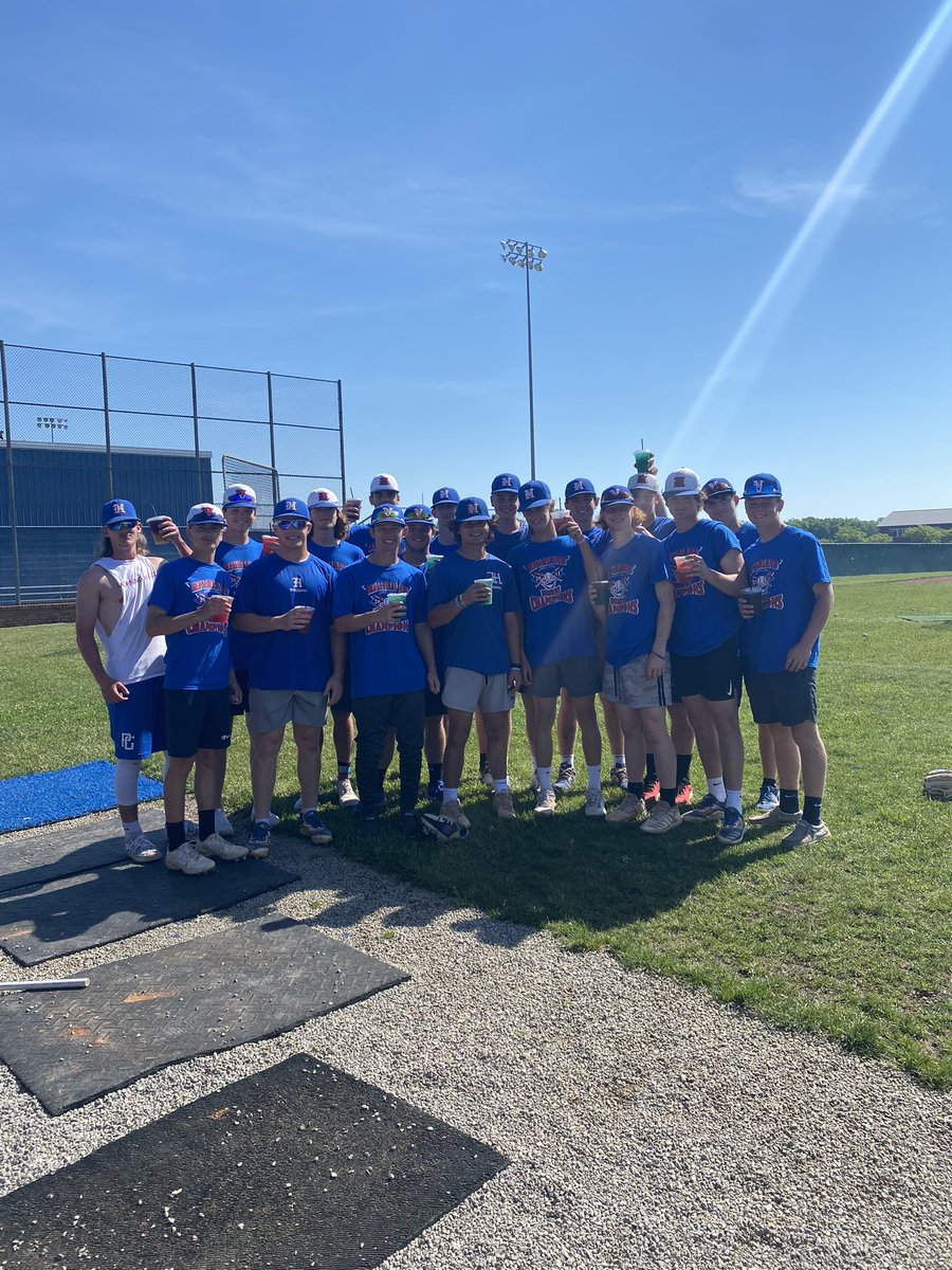 HHScotsBaseball's tweet photo. Great start to a Great Day!  Scots w/ some on-field BP to get ready for a big challenge in the Regional SemiFinal.
Huge shoutout to Next Generation Nutrition in Fredericktown &amp; ‘20 Alum Lillee Keltner for hooking the Guys with energy bombs!  #SharkBite @HLSD_AD @HighlandMarengo https://t.co/dEK3MkSe5f