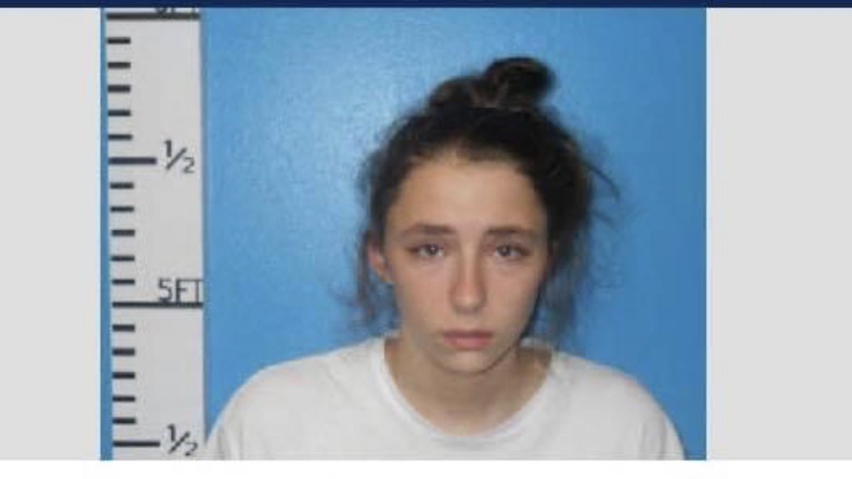 kfdmnews's tweet photo. DEVELOPING: Emily Rannols, 20, of Bridge City, arrested on drug charges and then released on bond, is back in jail and now facing a murder charge for the shooting death of a man in Silsbee. #Silsbeeshootingdeath. #KFDMFox4 https://t.co/3VoH7mgIj7