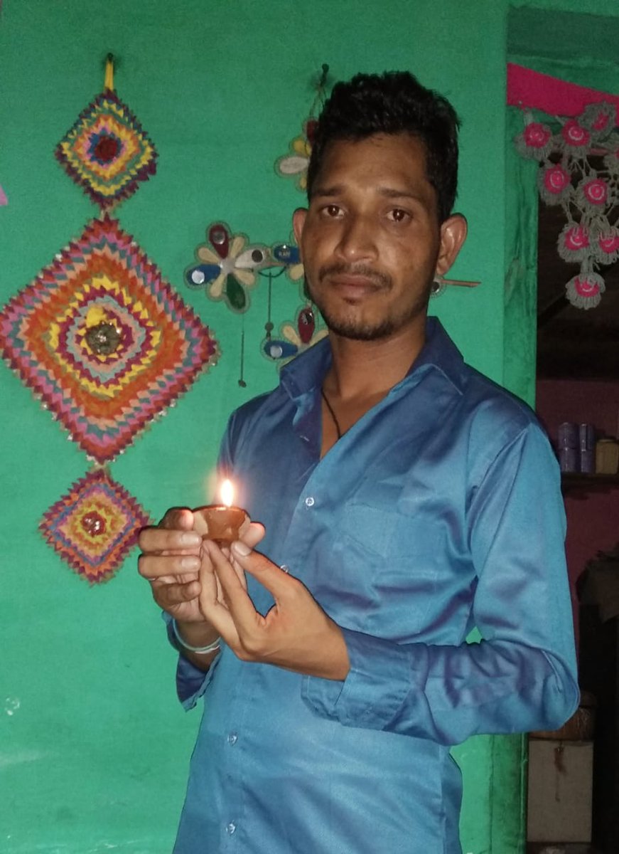 aagaz_ek_pahal's tweet photo. एक दिया प्रकृति के नाम
#savebuxwahaforest

@ashik_mansoori_ @imbuxwahaforest https://t.co/Q9Wy1dkpSI
