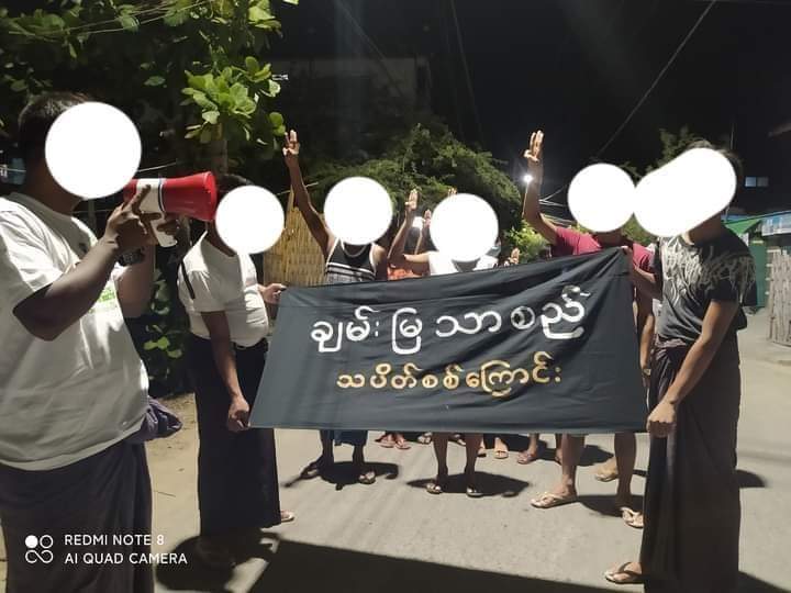 Night protest against the military rules was held by the people in ChanMyaTharZi Tsp tonight despite having junta's inhuman suppressions. 

#June5Coup #WhatsHappeningInMyanmar #LessTalkMoreActionsASEAN