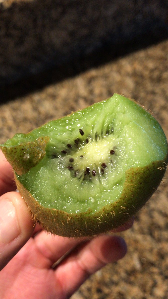 lindytrader's tweet image. Few understand that you should just bite the kiwi