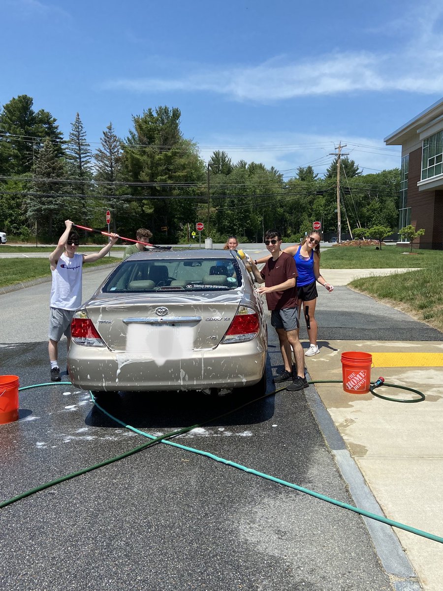 PelhamHighLMC's tweet photo. Class of 2022 Car Wash today until 3 pm! Come on down, clean the pollen off! Donations accepted! #pelhamproud #together https://t.co/ki4GiRCtR6