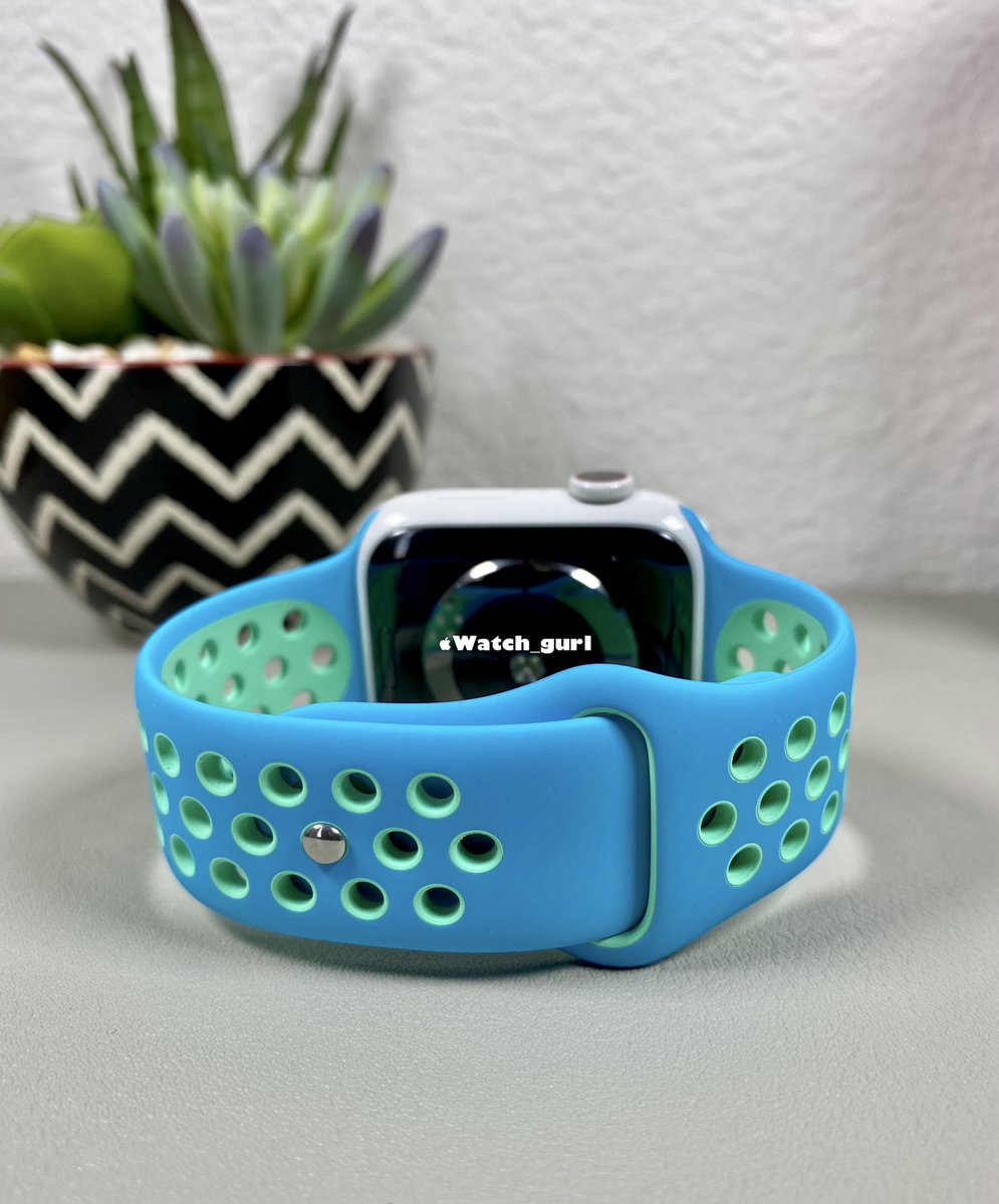 watch_gurl's tweet photo. Nike Chlorine Blue/Green Glow Sport Band with Ceramic White Apple Watch Series 5 44mm🔥 #apple #nike #applewatchband #nikesportband https://t.co/hWUDqtd8l5