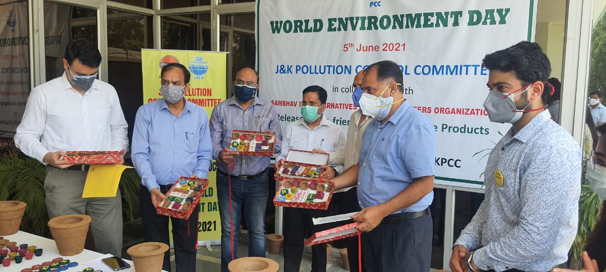 SUR3294's tweet photo. Observed World Environment Day with DISHA Voluntary organisation involved in using eco-friendly materials including cow dung for producing fancy items, dhoop, agarbati etc through self help groups of women in nagrota and Jammu city. Oil India also collaborated under CSR. https://t.co/8x323SzPij