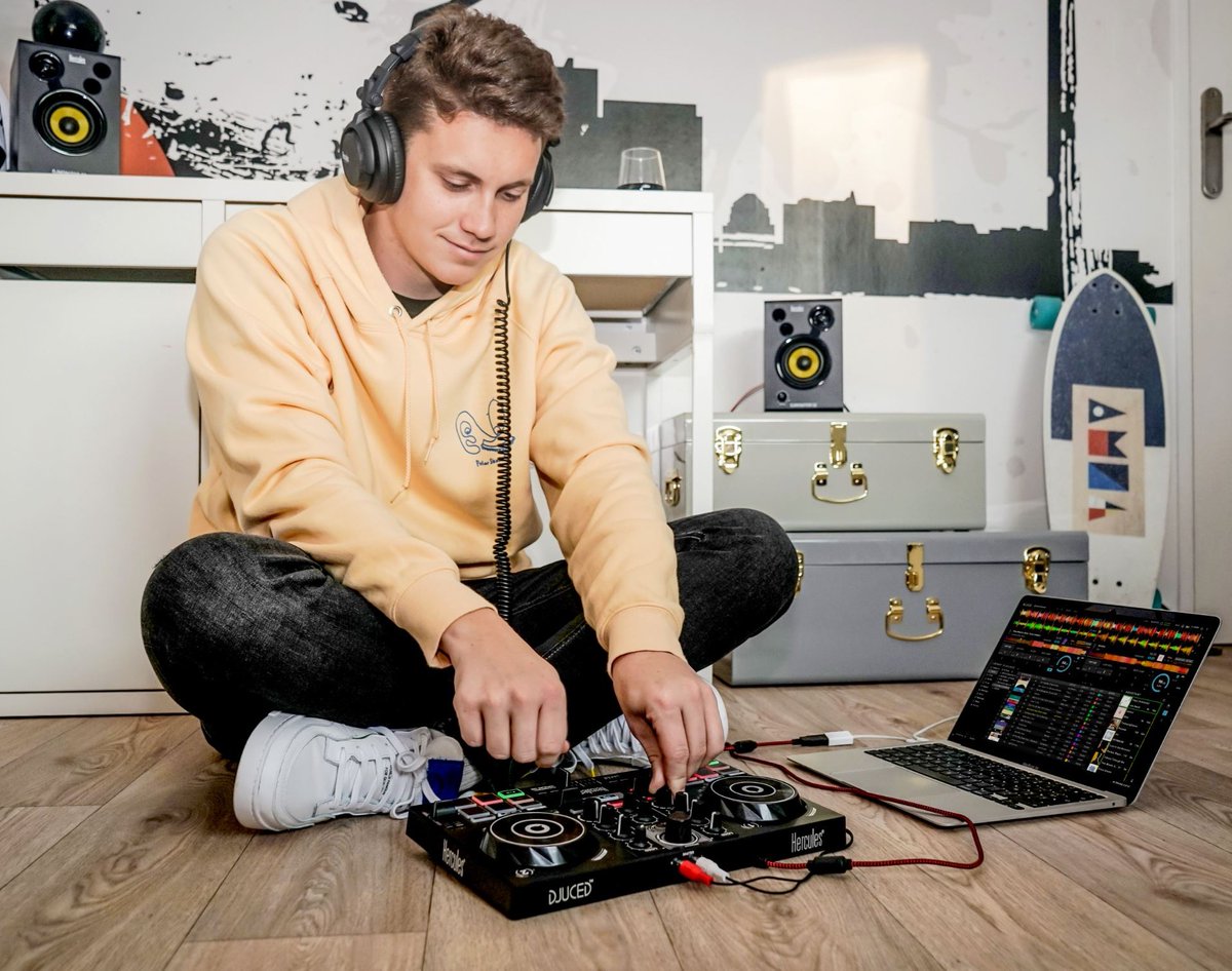 herculesaudio's tweet image. #SetUpSaturday How do you find new music? Share your best tips in the comments. 🙌 We wish you a magnificent saturday night! 🌙
#HerculesDJ #DJControlInpulse200