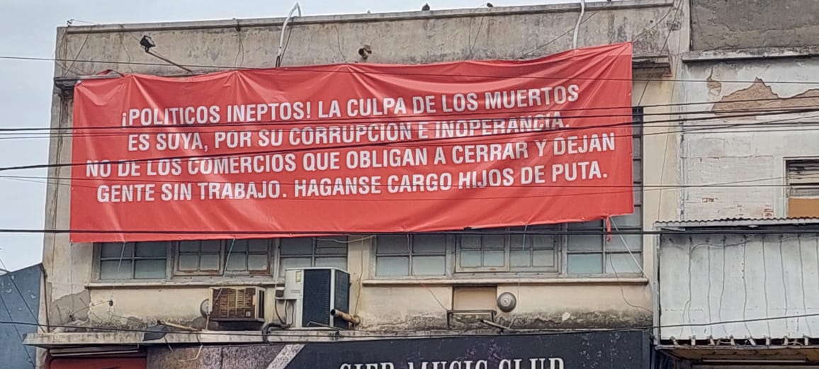 lapaulvolcker's tweet photo. Por Colegiales. https://t.co/JqvxhXwnst