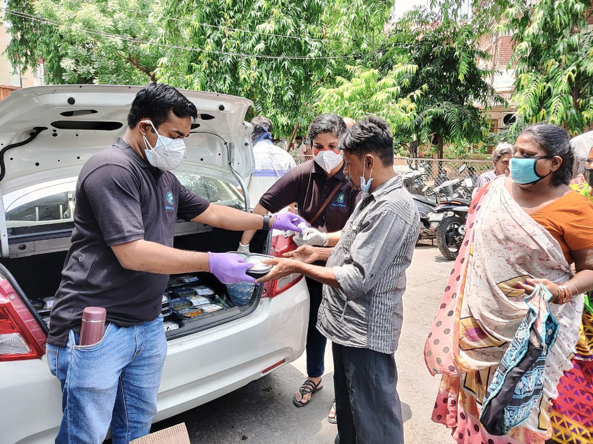roysonrajan's tweet photo. Mid Day Meals in Hospitals

Another round of mid-day meals for the needy. This time the meals were served inside V S Hospital, Ahmedabad to Covid patients’ attendees and medical ground staff. Team Atlas served hot homemade khichdi, potato curry, Salad &amp; Papad.  #sharingisloving https://t.co/UximV1963f