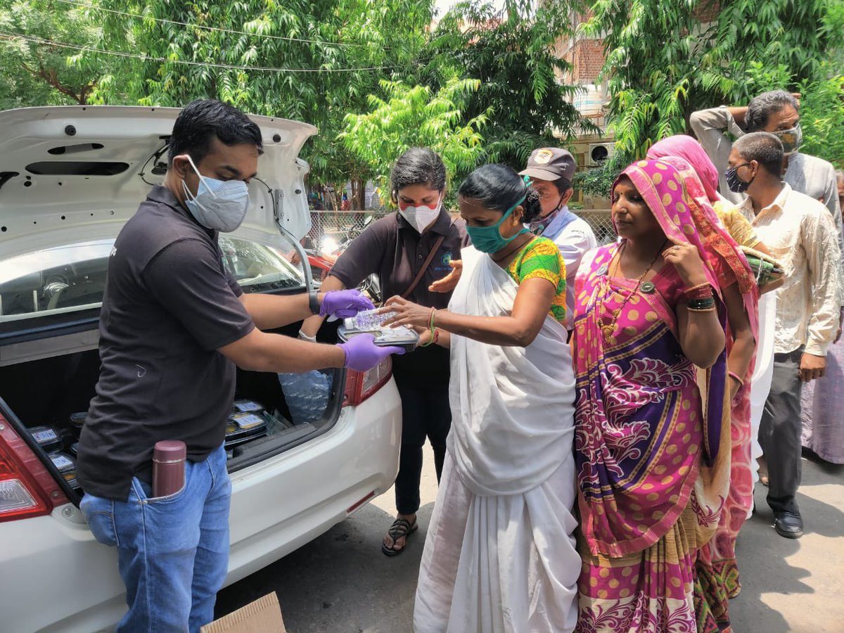 roysonrajan's tweet photo. Mid Day Meals in Hospitals

Another round of mid-day meals for the needy. This time the meals were served inside V S Hospital, Ahmedabad to Covid patients’ attendees and medical ground staff. Team Atlas served hot homemade khichdi, potato curry, Salad &amp; Papad.  #sharingisloving https://t.co/UximV1963f
