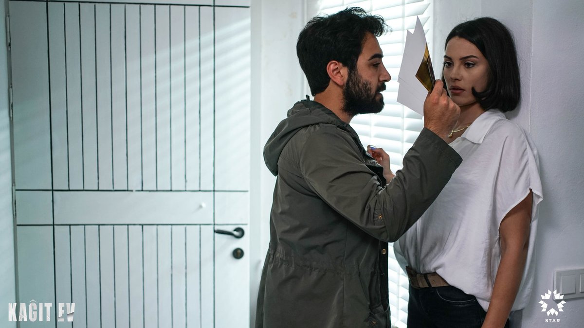 Azra’nın başı dertte.
#KağıtEv bu akşam saat 20.00’de #Star‘da. 📺
<a href="/startv/">STAR TV</a> <a href="/o3medya/">O3 Medya</a>