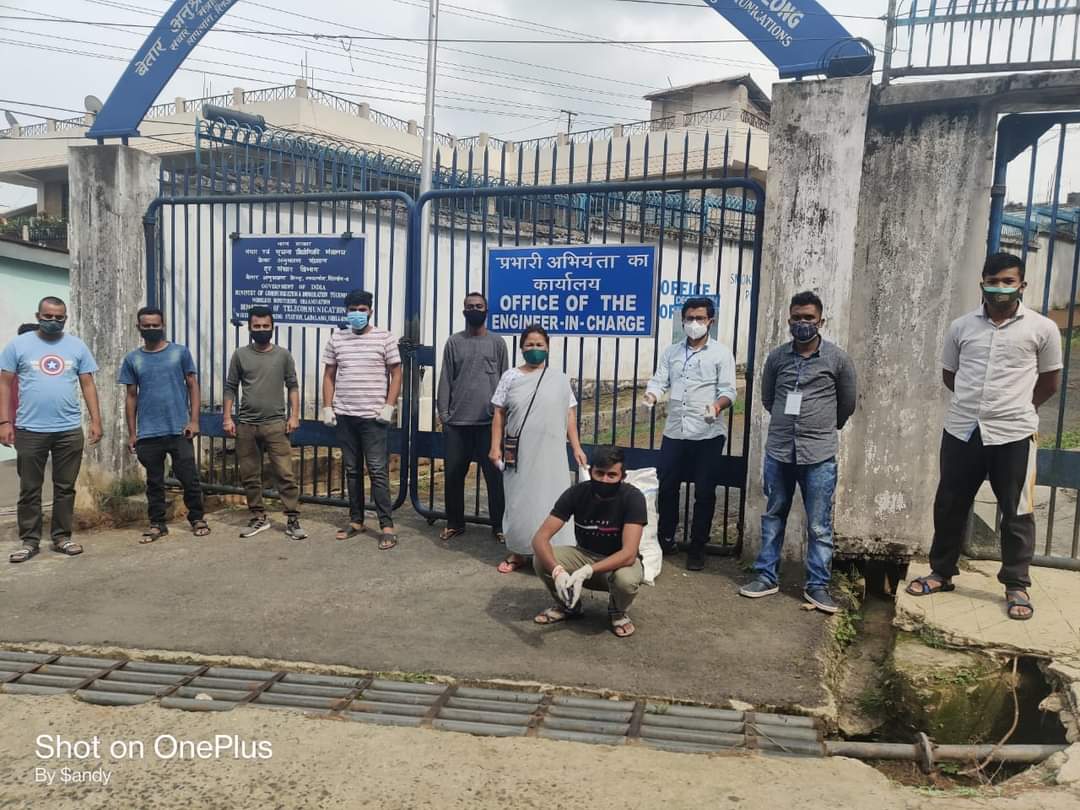 BihariManch's tweet photo. We thank Mr. Subhankar and Mrs. Keling Sohnang of Lapalang for being a part of our mission in delivering rations to the needy. Yesterday they informed us some underprivileged families residing in Lapalang were in need of essentials. 
@Cheesa @CMO_Meghalaya https://t.co/H7KqADAV6G