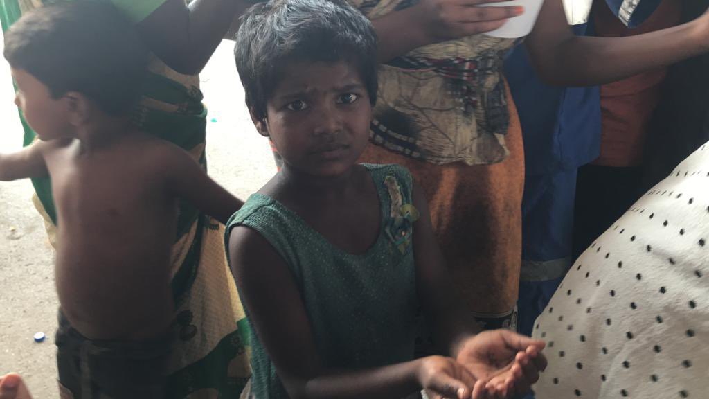snehamfound's tweet photo. பசியை தீர்ப்போம் வா.. Day-14  (05-06-2021) உணவு கொடுப்போம் உயிர் கொடுப்போம்❤️ Food &amp; water served to homeless people through our foundation today. Help us to give food to the homeless and anyone whom may need it. ☎️9884001491 /9884001492 https://t.co/DU66IvMzEN