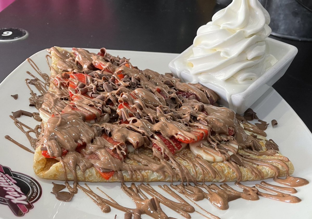 suesuesull1_sue's tweet photo. Been out for some live music, been out for a drink, so now for some ice cream! #bananaberrycrepe #icecream #escapefromlife #whencanwegooutagain https://t.co/vHYDXnazj1