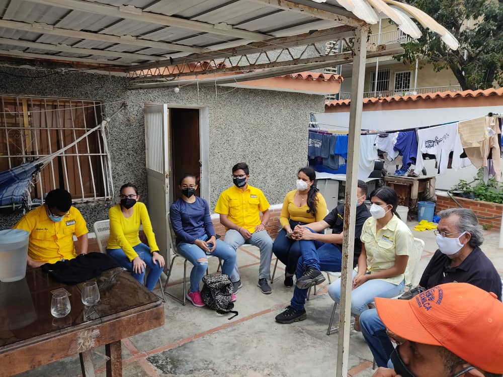 Nuestro equipo de #JovenesPJ  realizó un encuentro deportivo y social con jóvenes de la Parroquia Urimare, en Guaracarumbo, estado #Vargas. 

Luego tuvimos la oportunidad de conversar con los vecinos de la zona y la junta regional del partido. ¡Nos seguimos organizando!💯